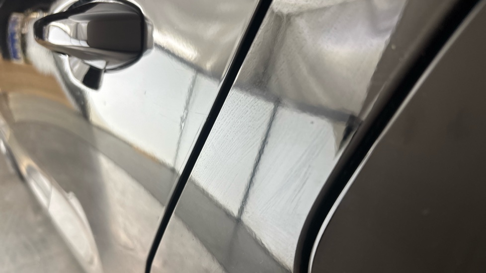 VOLVO C40 Dent