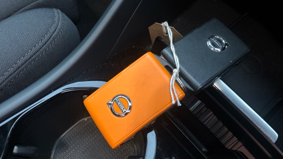 VOLVO C40 2 keys