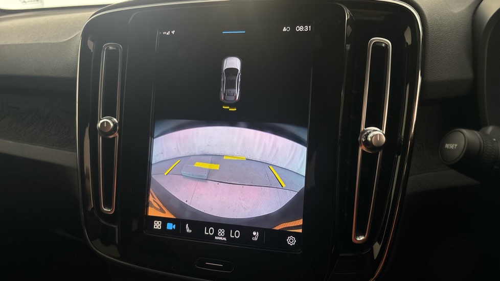 VOLVO C40 reverse camera