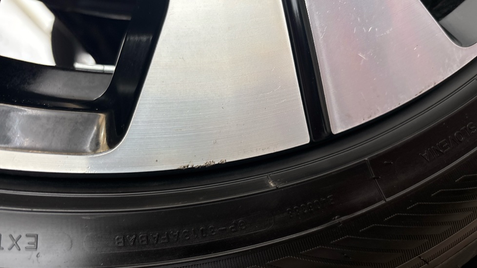 VOLVO C40 Scuff