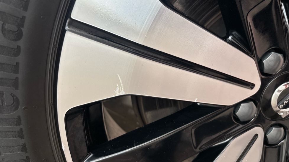 VOLVO C40 Scuff
