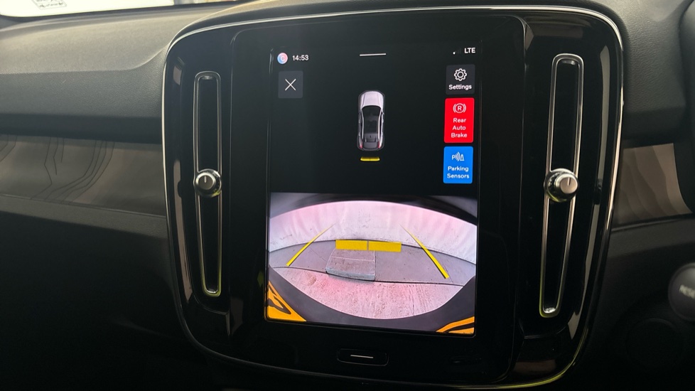 VOLVO C40 reverse camera