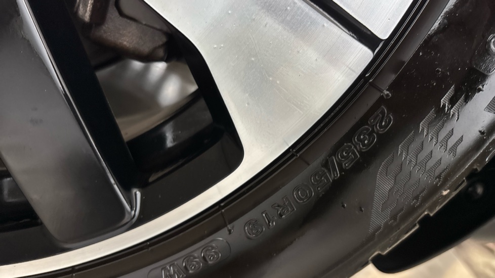 VOLVO XC40 scuff