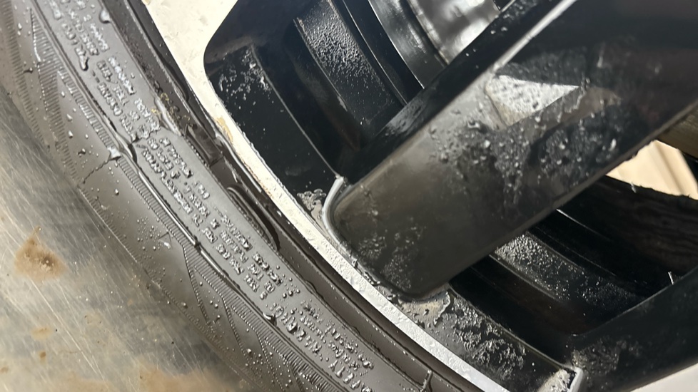 VOLVO XC40 scuff