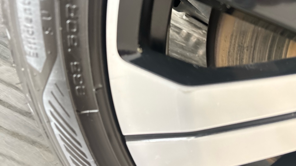 VOLVO XC40 scuff