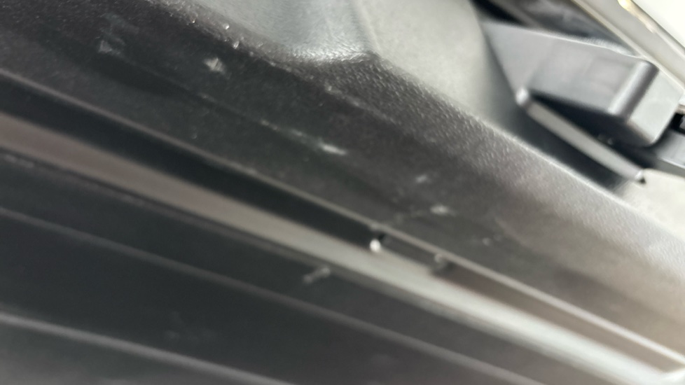 VOLVO XC40 scuff