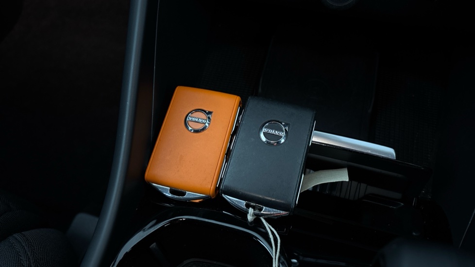 VOLVO XC40 2 keys available