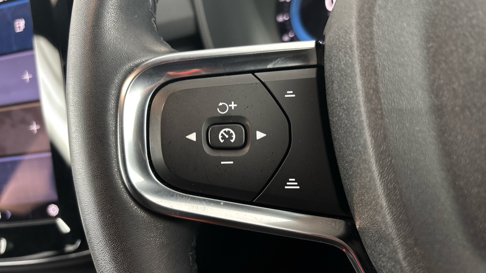 VOLVO XC40 Cruise control