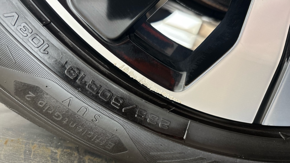 VOLVO XC40 Scuff