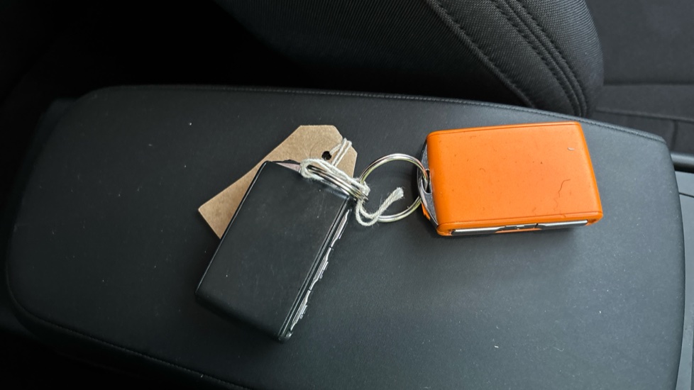 VOLVO XC40 two keys
