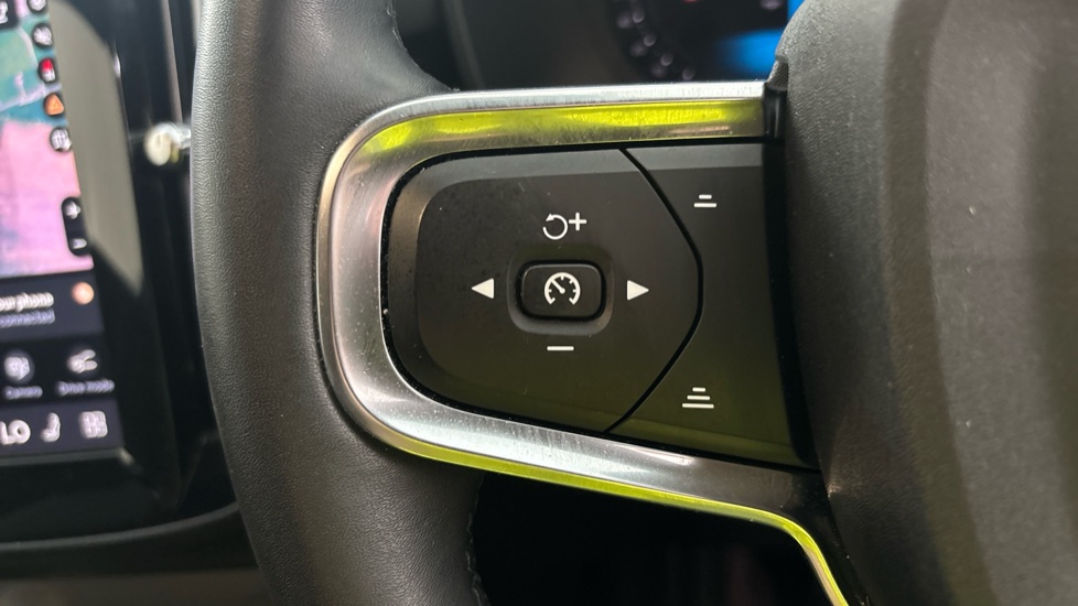 VOLVO XC40 cruise control