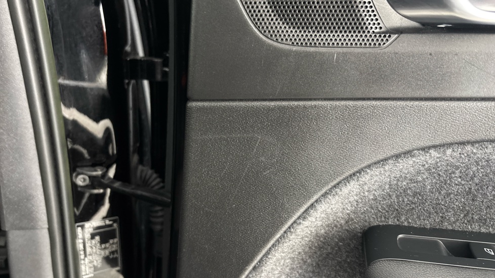 VOLVO XC40 Scratches