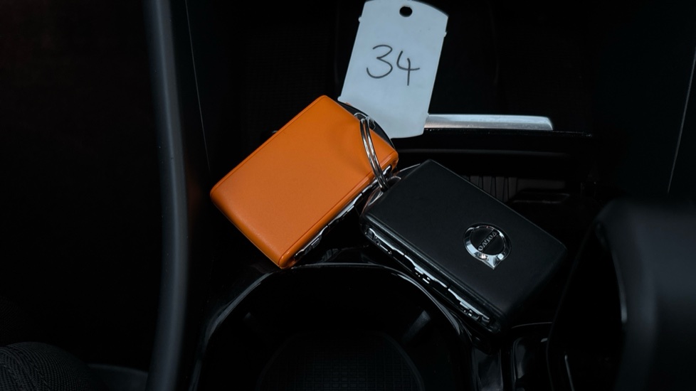 VOLVO XC40 2 keys available