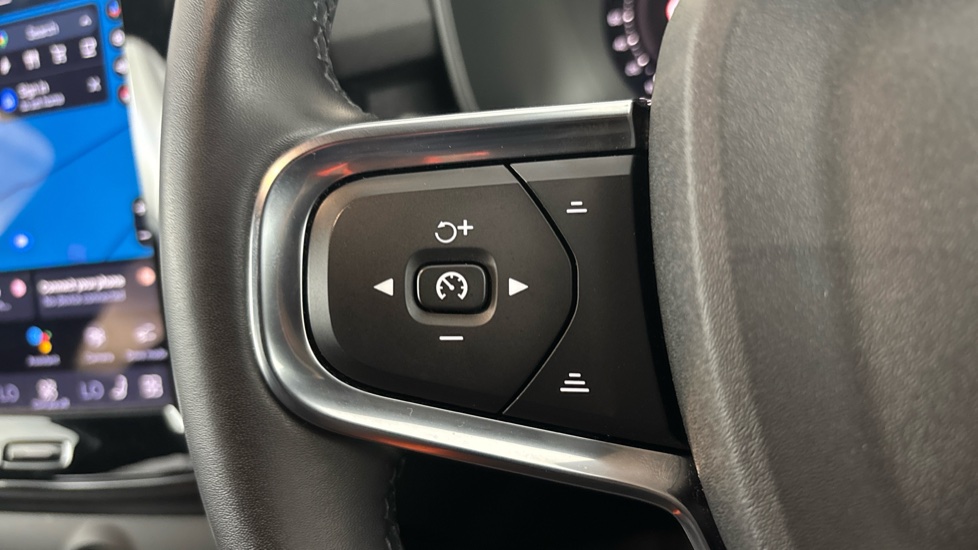 VOLVO XC40 Cruise control