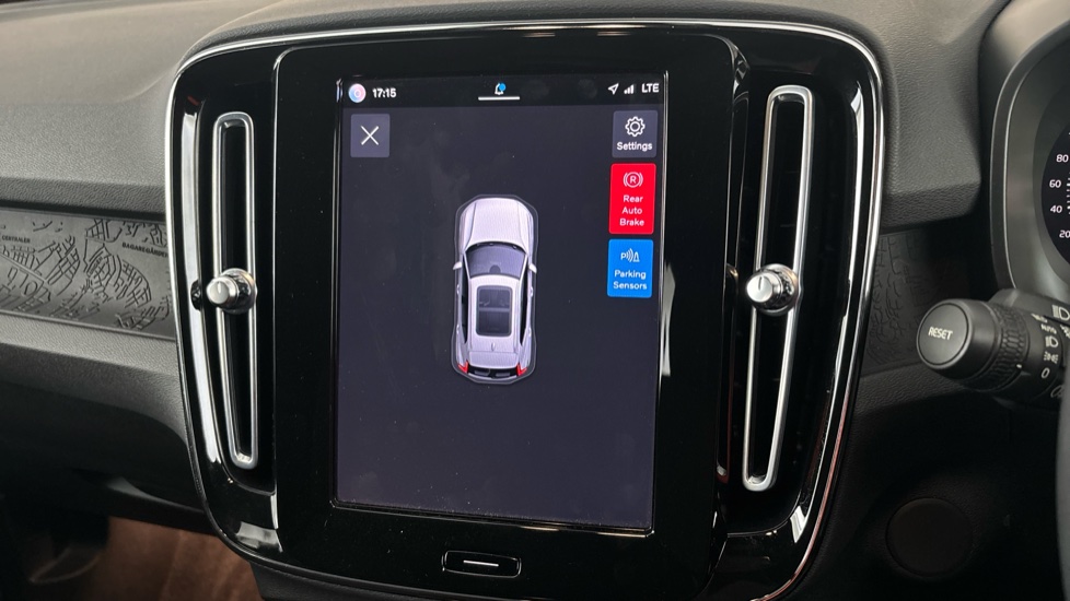 VOLVO XC40 Rear parking sensors