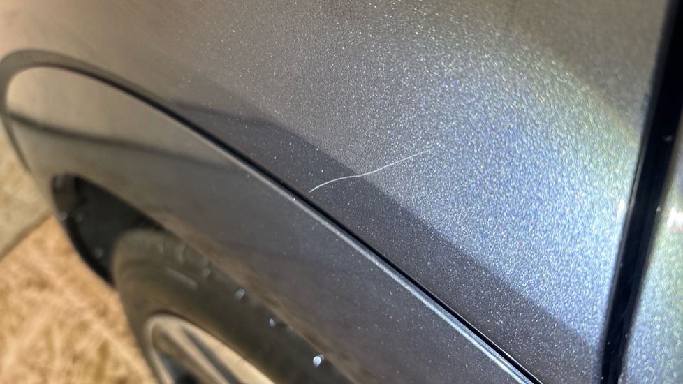 AUDI E-TRON scratches