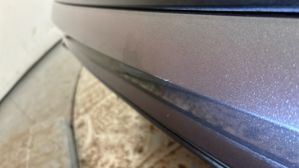 AUDI E-TRON scratches