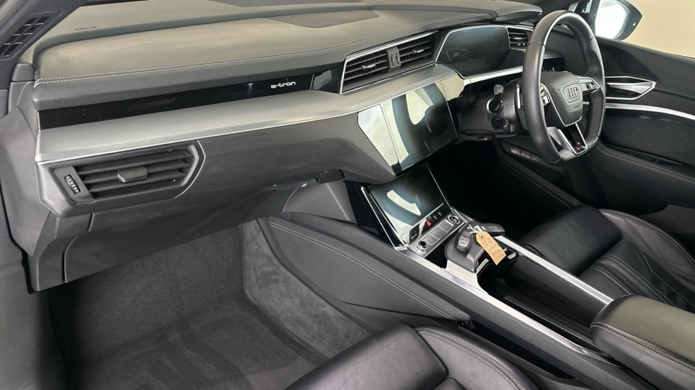 AUDI E-TRON Image 10