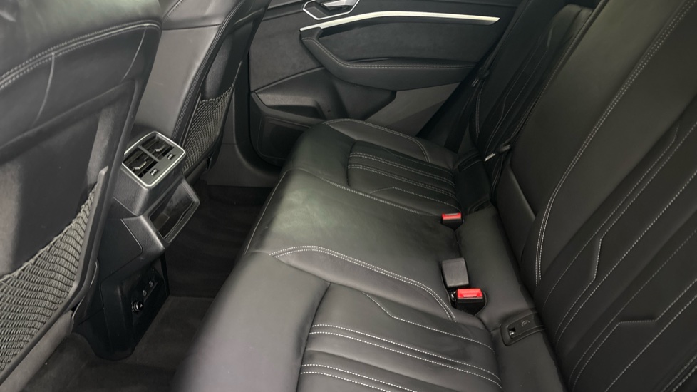 AUDI E-TRON Image 14
