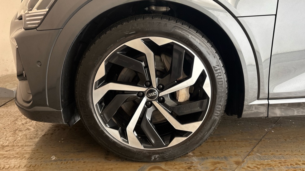 AUDI E-TRON Image 17