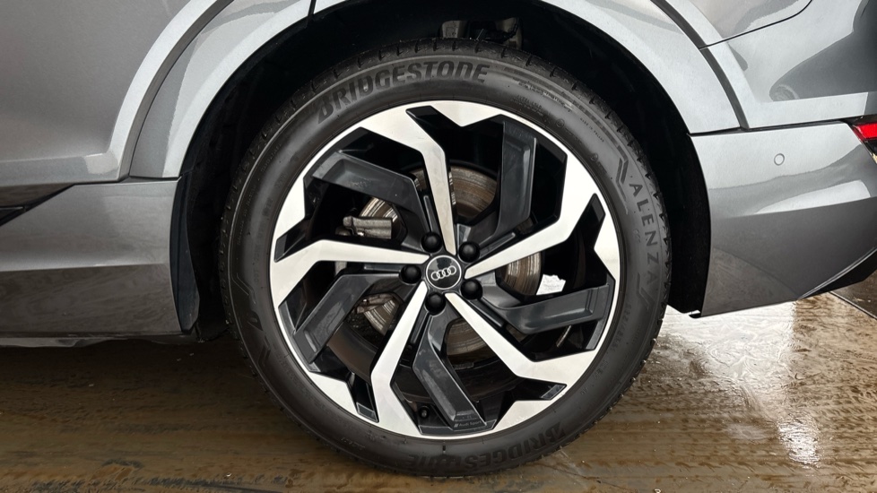 AUDI E-TRON Image 18