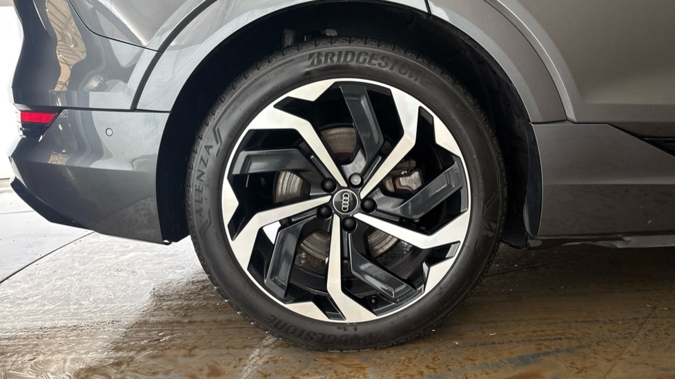 AUDI E-TRON Image 19