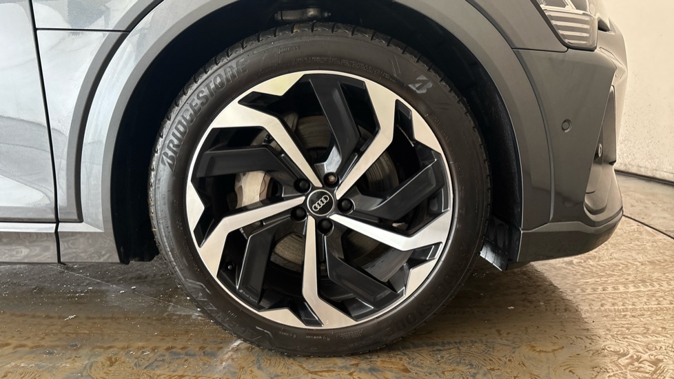 AUDI E-TRON Image 20