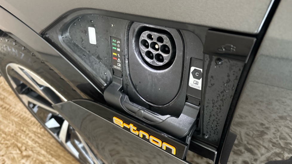 AUDI E-TRON Image 21