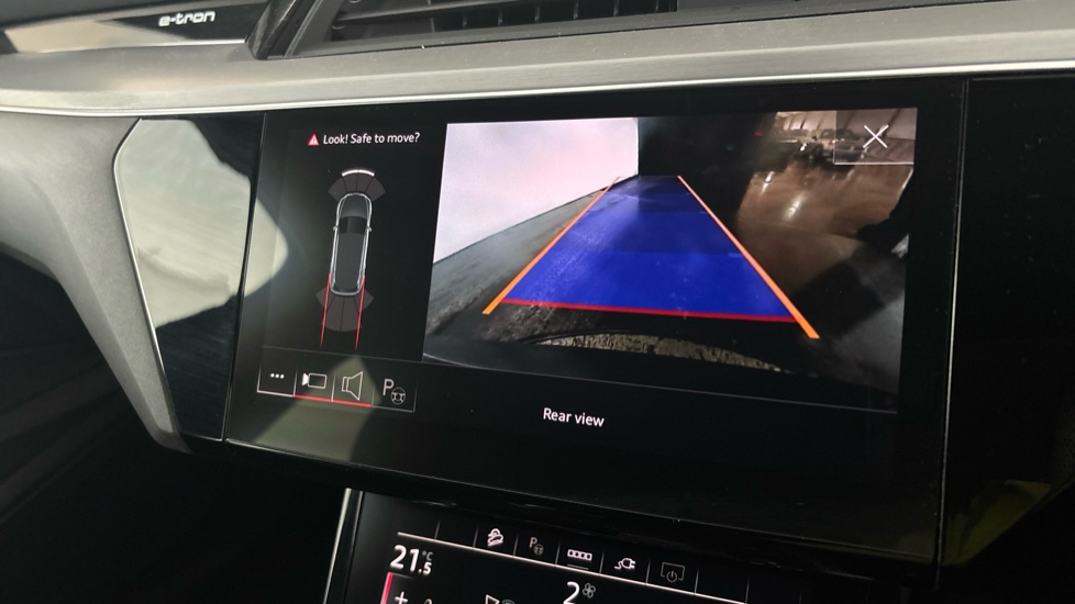 AUDI E-TRON reverse camera