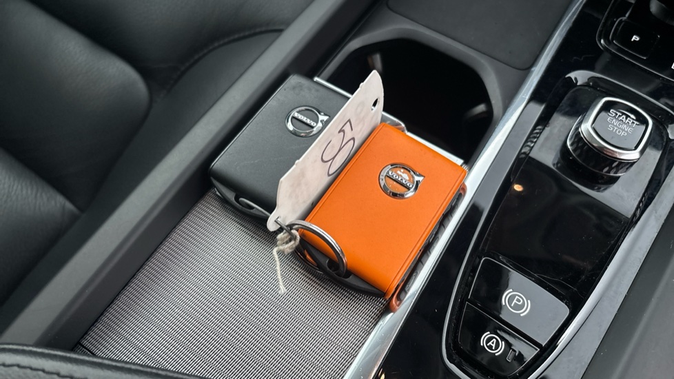 VOLVO XC60 2 keys available