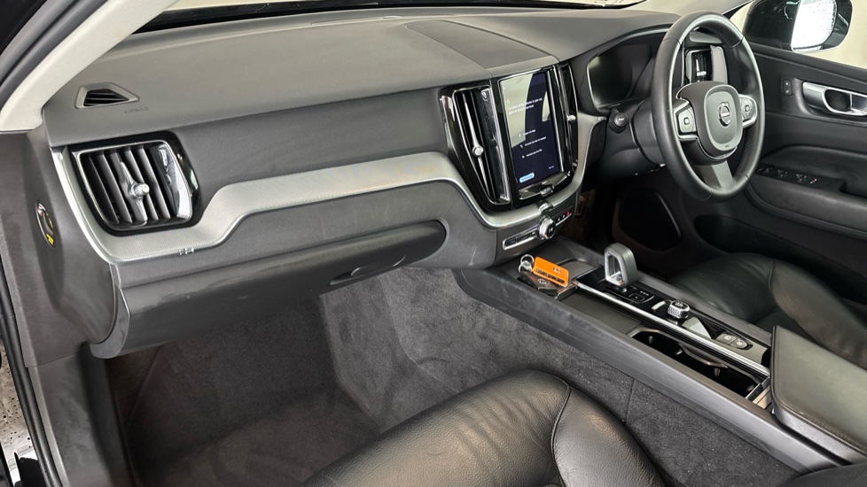VOLVO XC60 Image 10