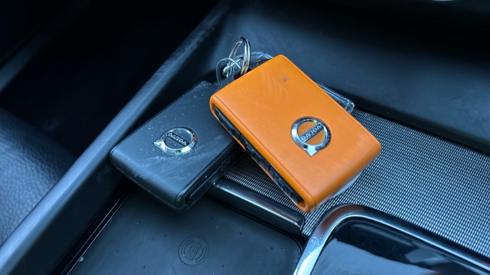 VOLVO XC60 2 keys