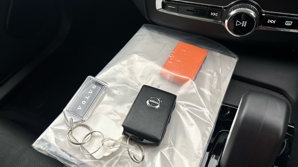 VOLVO XC60 2 keys available