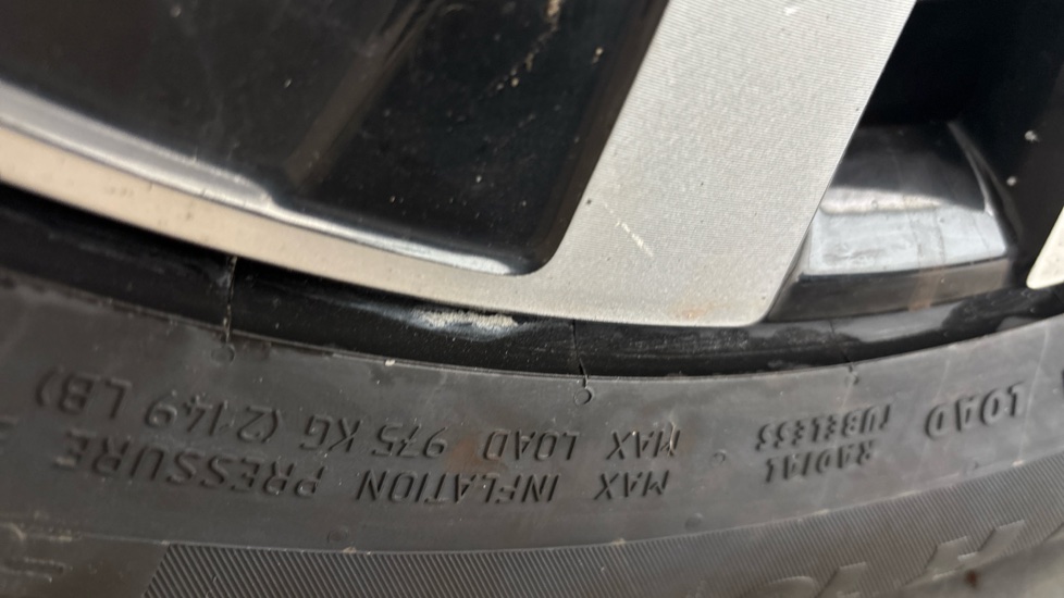 VOLVO XC60 scuff
