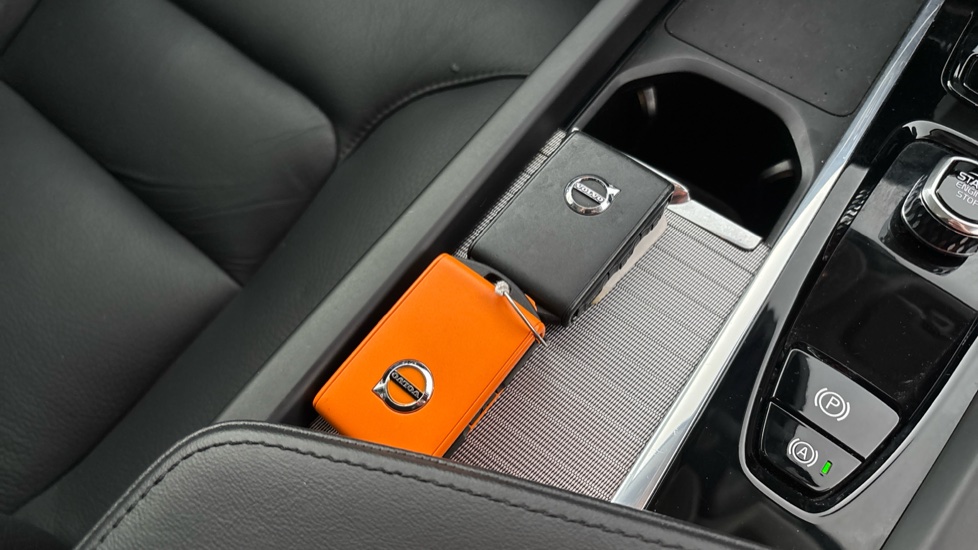 VOLVO XC60 2 keys available