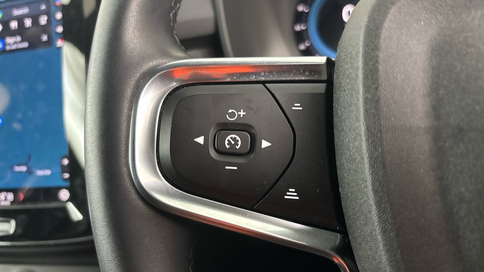 VOLVO XC40 Cruise control