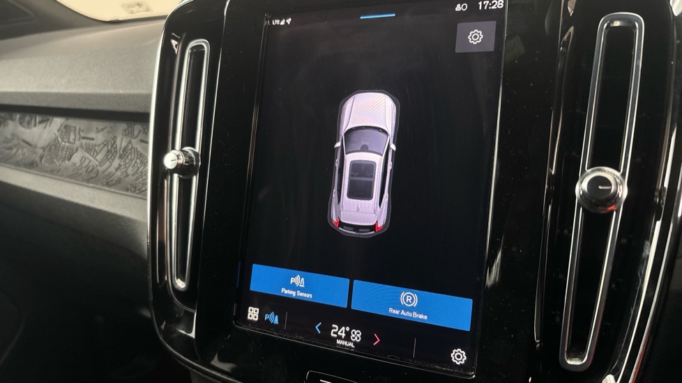 VOLVO XC40 Rear parking sensors