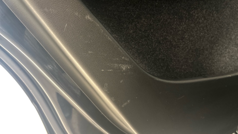 VOLVO XC40 Scuff