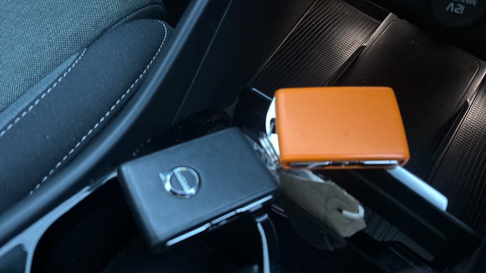VOLVO XC40 two keys