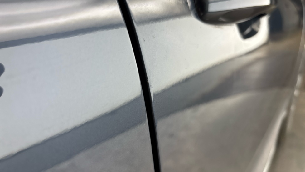 VOLVO XC60 Chips and dent