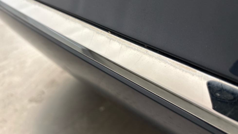 VOLVO XC60 Scratches