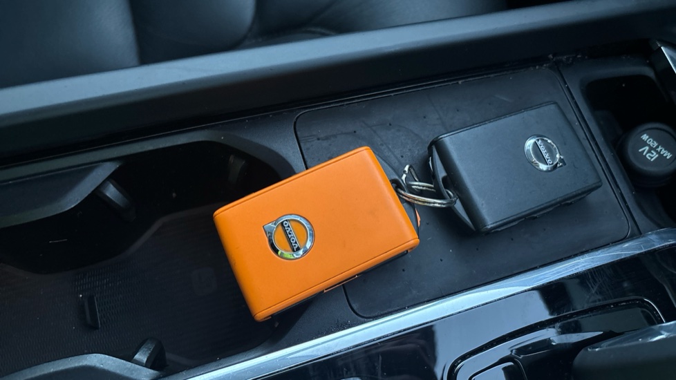 VOLVO XC60 two keys