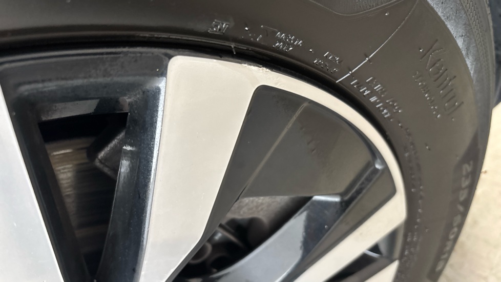 VOLVO XC60 scuff