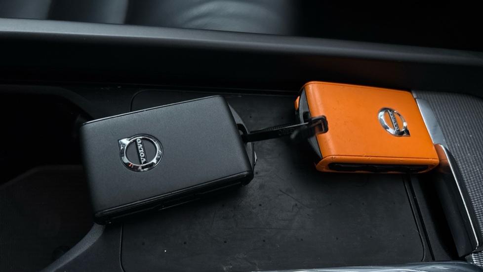 VOLVO XC60 2 keys