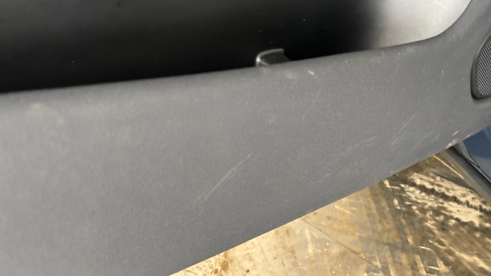 VOLVO XC60 scratches