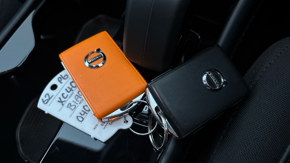 VOLVO XC40 2 keys