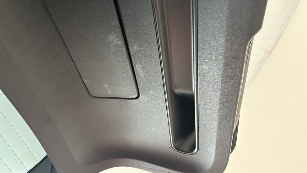 VOLVO XC40 Scuff