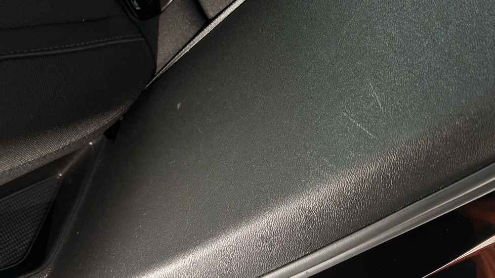 VOLVO XC40 Scuff