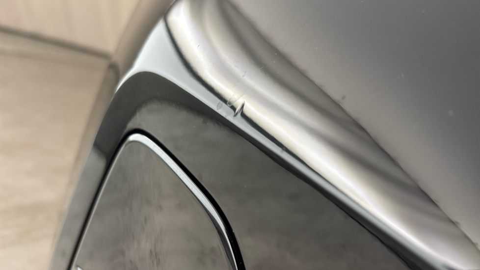 VOLVO XC40 Dent