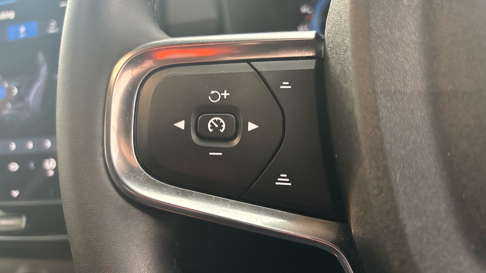 VOLVO XC40 Cruise control